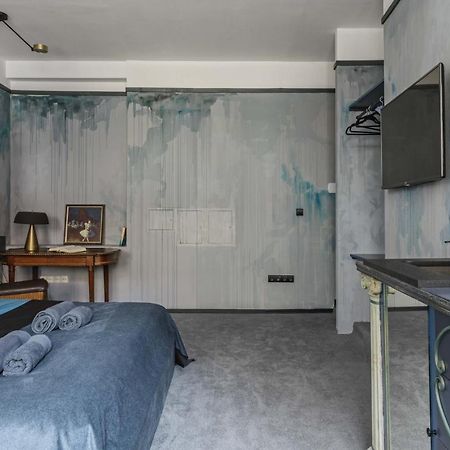 Appartamento Luxuriuos Flat In The Capital'S Old Town Vilnius Esterno foto