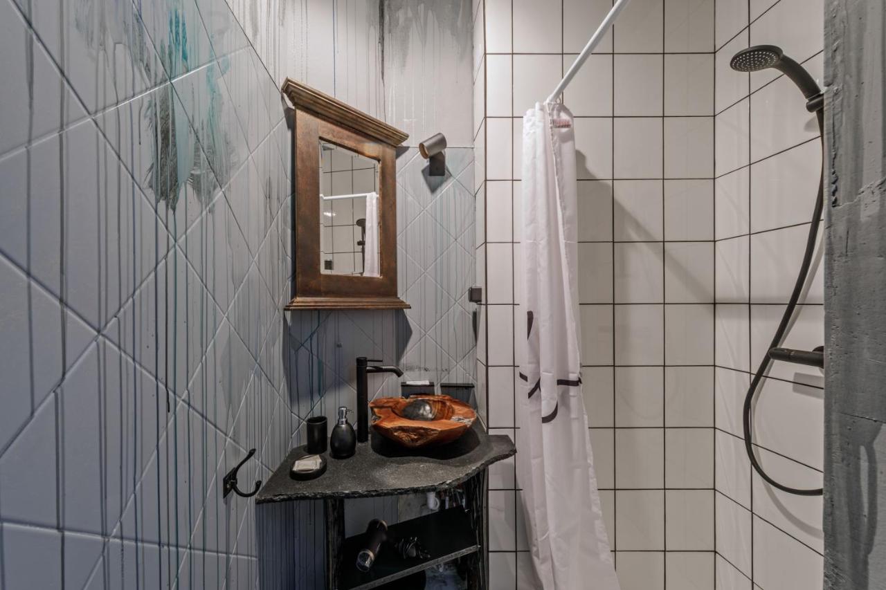 Appartamento Luxuriuos Flat In The Capital'S Old Town Vilnius Esterno foto